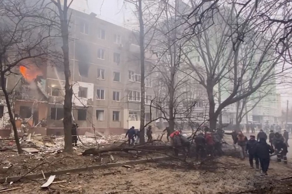 Безпілотник вдарив по багатоповерхівці в Чернігові - є загиблий і постраждалі 1 Безпілотник вдарив по багатоповерхівці в Чернігові - є загиблий і постраждалі