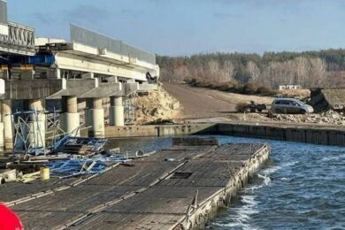 Окупанти вдарили по греблі Печенізького водосховища: мешканців просять зберігати спокій