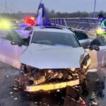 Не впорався з керуванням і влетів у відбійник: внаслідок ДТП у Києві сьогодні багато постраждалих