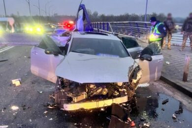 Не впорався з керуванням і влетів у відбійник: внаслідок ДТП у Києві сьогодні багато постраждалих