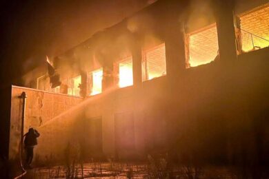 Нічна повітряна атака 16 грудня: удар по багатоповерхівці, згорів будинок культури, поранені люди і загинули корови, цілий регіон без світла – все, що відомо (фото, відео)