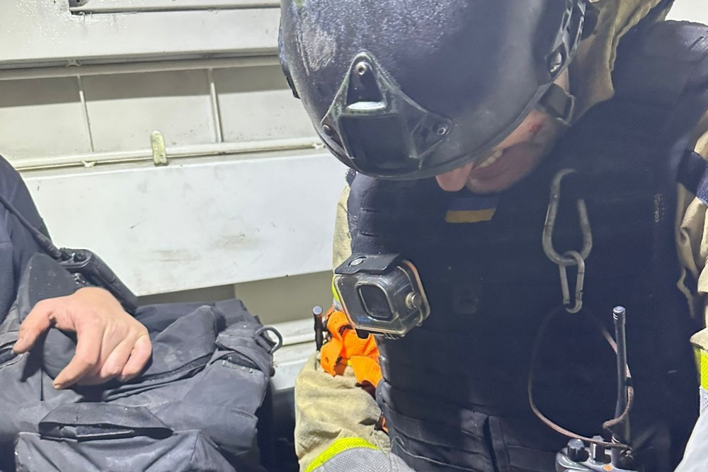 Через влучання в автоцистерну поранено 4 рятувальників у Дружківці: ворог атакував FPV-дроном 1 Через влучання в автоцистерну поранено 4 рятувальників у Дружківці: ворог атакував FPV-дроном