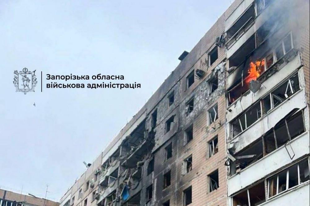 Ворог бомбардував Запоріжжя вдень 17 грудня, десятки постраждалих, є влучання в багатоповерхівку та інфраструктуру – що відомо 1 Ворог бомбардує Запоріжжя вдень 17 грудня, є влучання в багатоповерхівку та інфраструктуру – що відомо