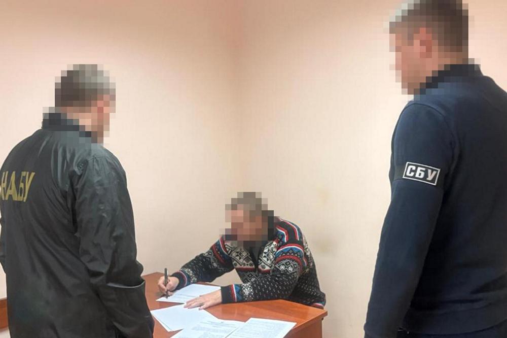 Керівництво оборонного заводу підозрюють у розкраданні коштів на закупівлі броніі для танків ЗСУ 1 Керівництво оборонного заводу підозрюють у розкраданні коштів на закупівлі броніі для танків ЗСУ