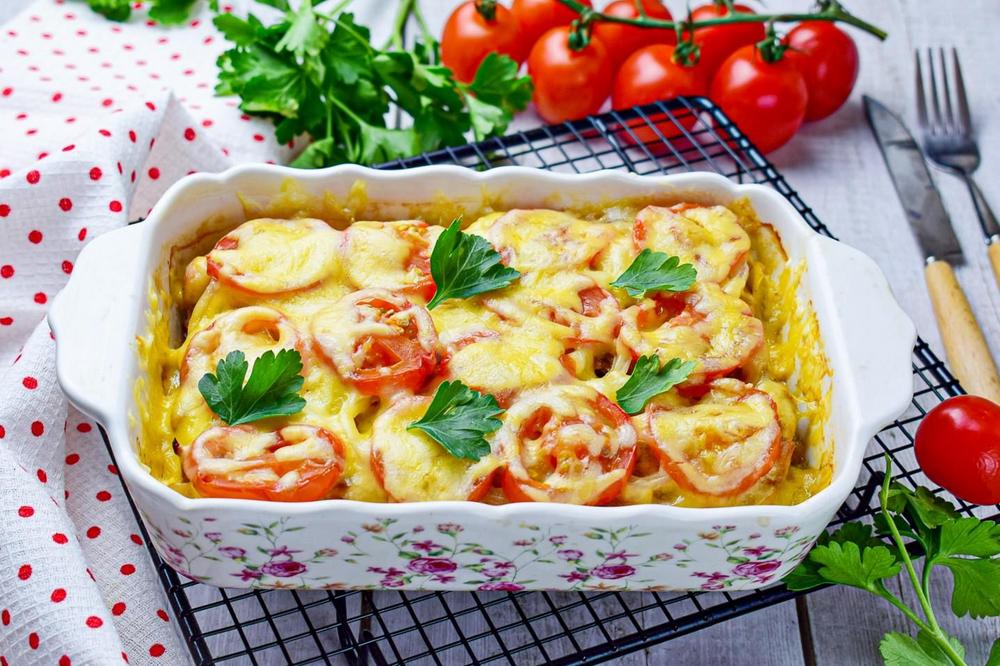 Рецепт дня: «Запечена картопля з куркою та помідорами» Рецепт дня: «Запечена картопля з куркою та помідорами»