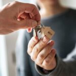 Оренда житла – що робити власнику, якщо квартирант перестав платити