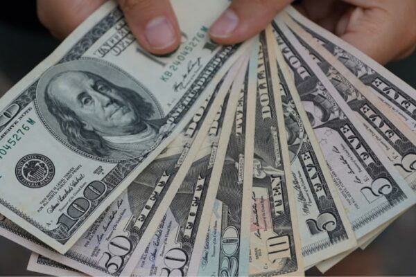 Грошова допомога для підприємців у 3 областях: хто може отримати 5000 доларів