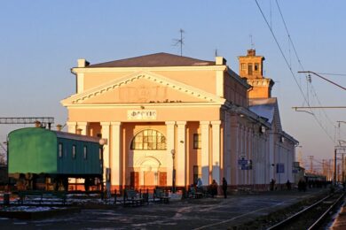 Ворог вдарив по вузловій станції Фастів: УЗ повідомила про зміни у русі потягів