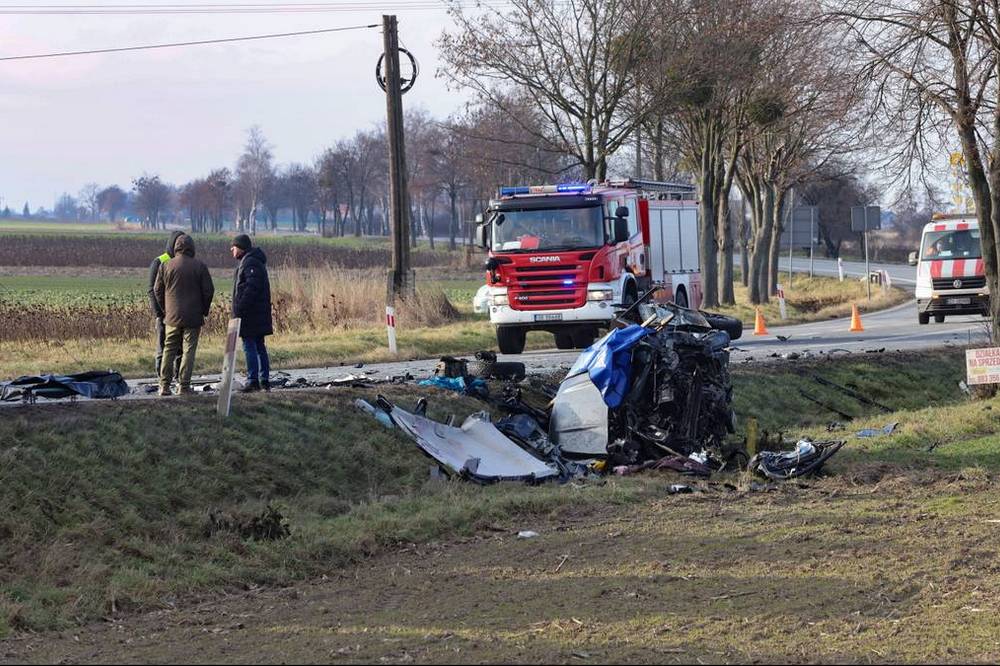 ДТП у Польщі напередодні Різдва: пʼятеро із загиблих, імовірно, українці 1 ДТП у Польщі напередодні Різдва: пʼятеро із загиблих, імовірно, українці