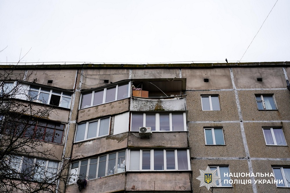Через вибух у квартирі у Рівному постраждало подружжя (фото) Через вибух у квартирі у Рівному постраждало подружжя (фото)
