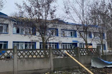 Троє вбитих і четверо поранених, зруйновано будинок молитви, адмінбудівлю, багатоповерхівки: наслідки обстрілів на Донеччині (фото)