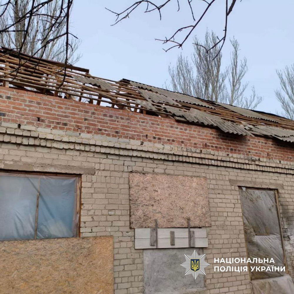 Троє вбитих і четверо поранених, зруйновано будинок молитви, адмінбудівлю, багатоповерхівки: наслідки обстрілів на Донеччині (фото) Троє вбитих і четверо поранених, зруйновано будинок молитви, адмінбудівлю, багатоповерхівки: наслідки обстрілів на Донеччині (фото)