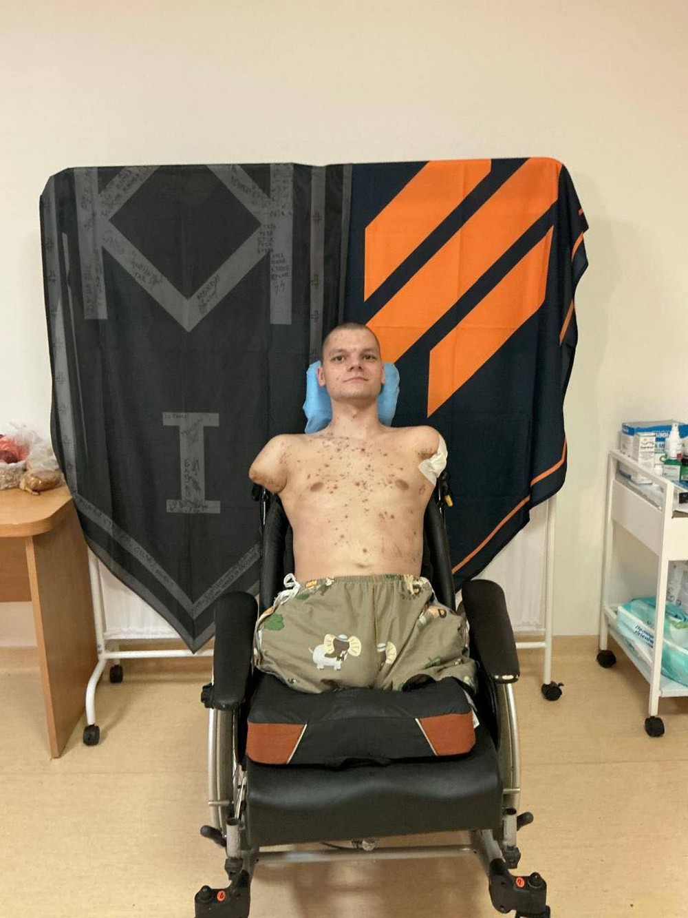 «Я особисто доставлю картку»: голова НБУ відреагував на ситуацію з 20-річним ветераном без рук і ніг, якому не видали картку в Приватбанку «Я особисто доставлю картку»: голова НБУ відреагував на ситуацію з 20-річним ветераном без рук і ніг, якому не видали картку в Приватбанку