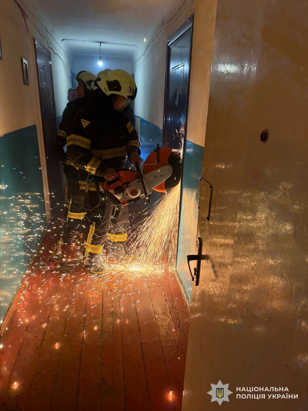 В квартирі виявили півторамісячне немовля і 8-річну дівчинку: на Львівщині матір зачинила дітей і зникла (фото)