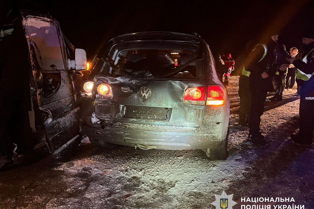 Масштабна ДТП на Київщині за участю маршрутки сталася пізно ввечері 28 грудня.