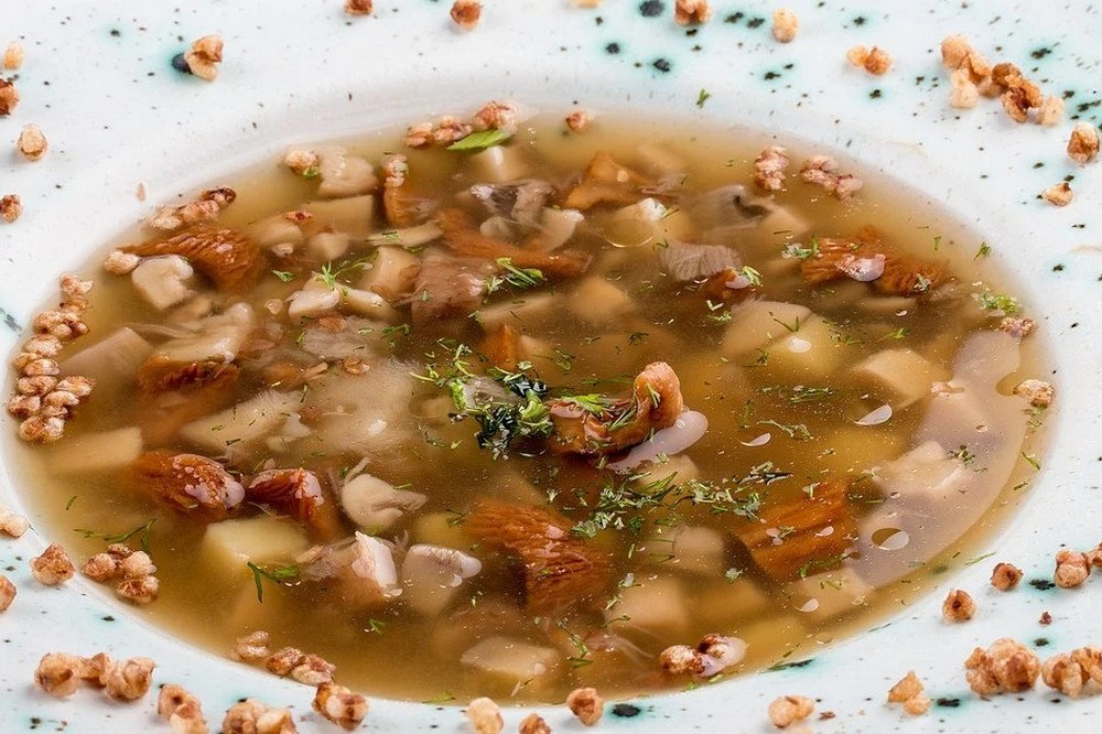 Рецепт дня: «Грибний суп із гречаною крупою»