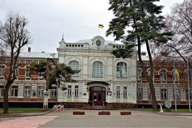 Депутатка та її діти корегували удари по Хмельниччині – які вироки виніс суд