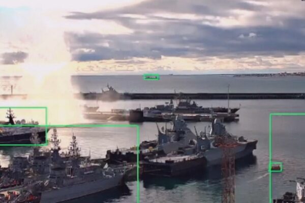 Вперше в історії дрони СБУ підірвали російський підводний човен у порту Новоросійська (відео)