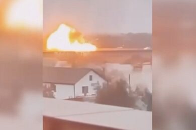 Загинула мати, троє дітей постраждали – безпілотнитк влучив в цивільне авто на мосту в Одеському районі