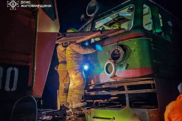 Нічна повітряна атака 22 грудня: удари по потягу, портам і енергетиці, є поранені – все, що відомо (фото, відео)