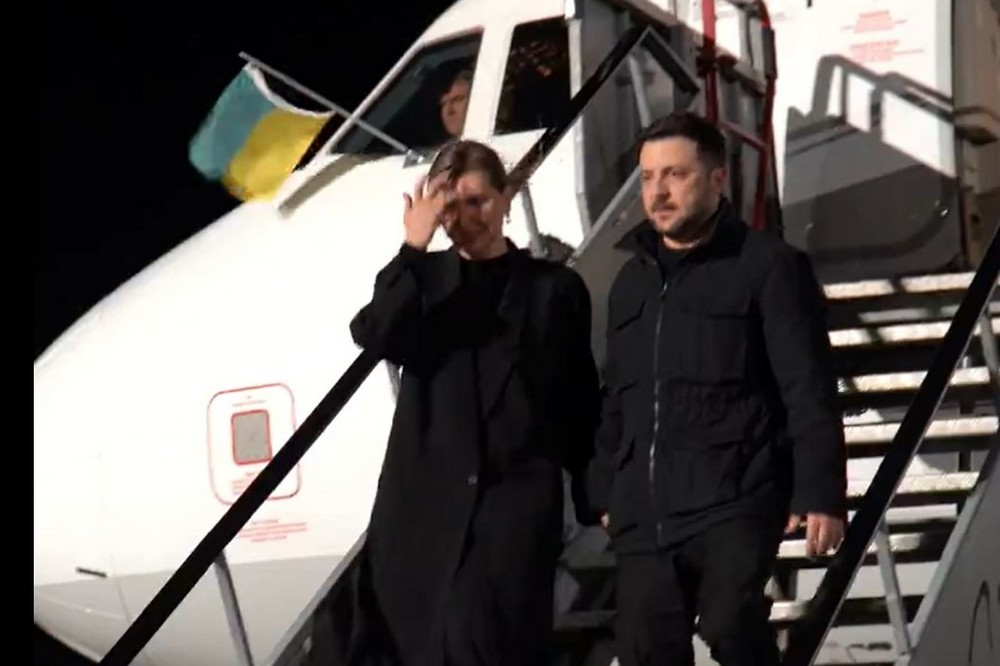 Зеленський сьогодні прибув до Ірландії: це перший офіційний візит (відео) 1 Зеленський сьогодні прибув до Ірландії: це перший офіційний візит (відео)