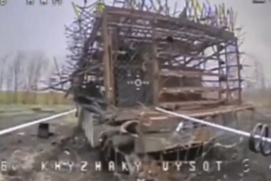 Користуючись туманом, окупанти намагаються штурмувати Дніпропетровщину на бронетехніці: ЗСУ знищили колону разом з десантом (відео)