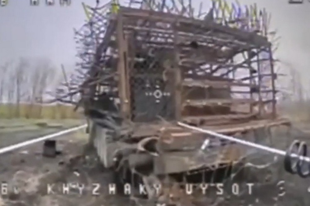 Користуючись туманом, окупанти намагаються штурмувати Дніпропетровщину на бронетехніці: ЗСУ знищили колону разом з десантом (відео)