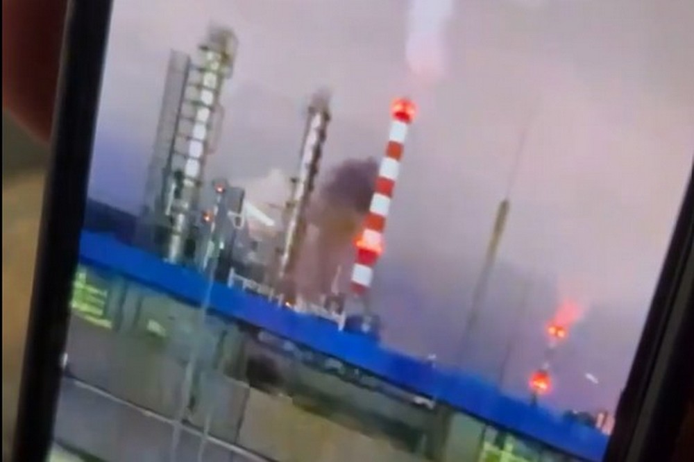 Летіли на Москву, завітали до Рязані: на росії сьогодні уражено черговий НПЗ, а також завод ВПК на ТОТ Луганщини 1 Летіли на Москву, завітали до Рязані: на росії сьогодні уражено черговий НПЗ, а також завод ВПК на ТОТ Луганщини