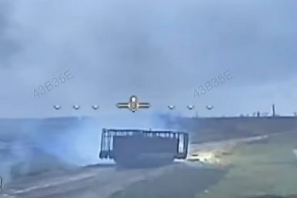 Оборонці розбили ворога на Дніпропетровщині: мінус танк, вантажівки, МТ-ЛБ, БМП і близько 35 штурмовиків 1 Оборонці розбили ворога на Дніпропетровщині: мінус танк, вантажівки, МТ-ЛБ, БМП і близько 32 штурмовиків