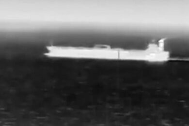 СБУ вперше уразила танкер «тіньового флоту» РФ у Середземному морі і вже третю нафтовидобувну платформу у Каспійському (фото)