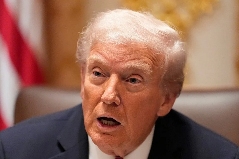 Трамп заявив, що війна в Україні колись завершиться, а тим часом США частково призупинили санкції проти «Лукойла» 1 Трамп заявив, що війна в Україні колись завершиться, а тим часом США частково призупинили санкції проти «Лукойла»
