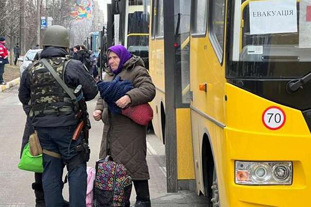Через загрозу вивезення до РФ на Сумщині евакуюють цивільних 1 Через загрозу вивезення до РФ на Сумщині евакуюють цивільних