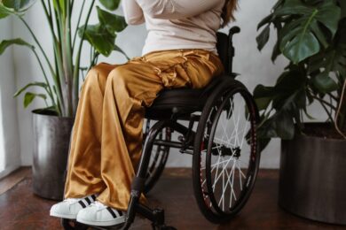 Які послуги для людей з інвалідністю гарантовані без черги і куди звертатися, якщо порушуються права
