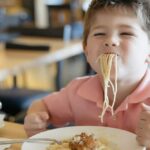 Безкоштовне харчування у школах для всіх учнів: названо дату старту програми