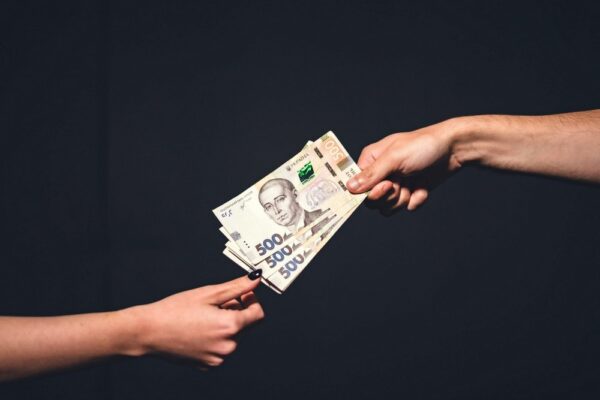 Додаткова виплата для ВПО: хто і як може отримати, куди звертатися, якщо відмовляють