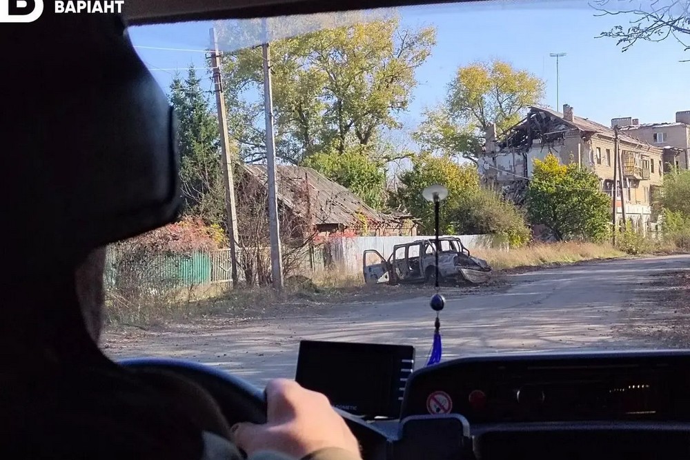 Костянтинівка майже знищена, але близько 5 тисяч мешканців ще намагаються триматися – як виглядає і «живе» прифронтове місто (фото)