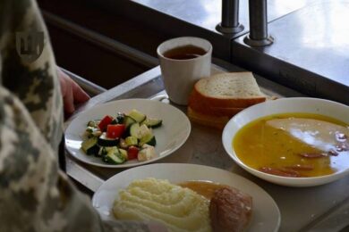 Кабмін оновив правила організації харчування мобілізованих у ТЦК – що відомо