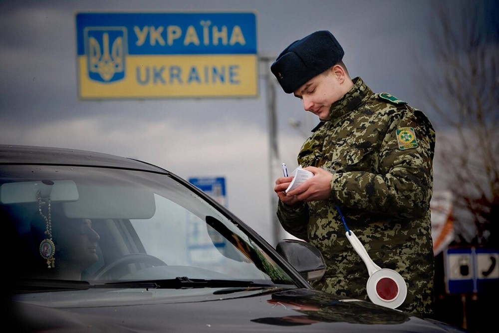 У ДПСУ заперечили інформацію про масовий виїзд українців за кордон 1 У ДПСУ заперечили інформацію про масовий виїзд українців за кордон
