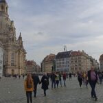 Табу на сніжки, піщані замки на пляжі і жовтий колір: найдивніші закони світу, які шокують туристів