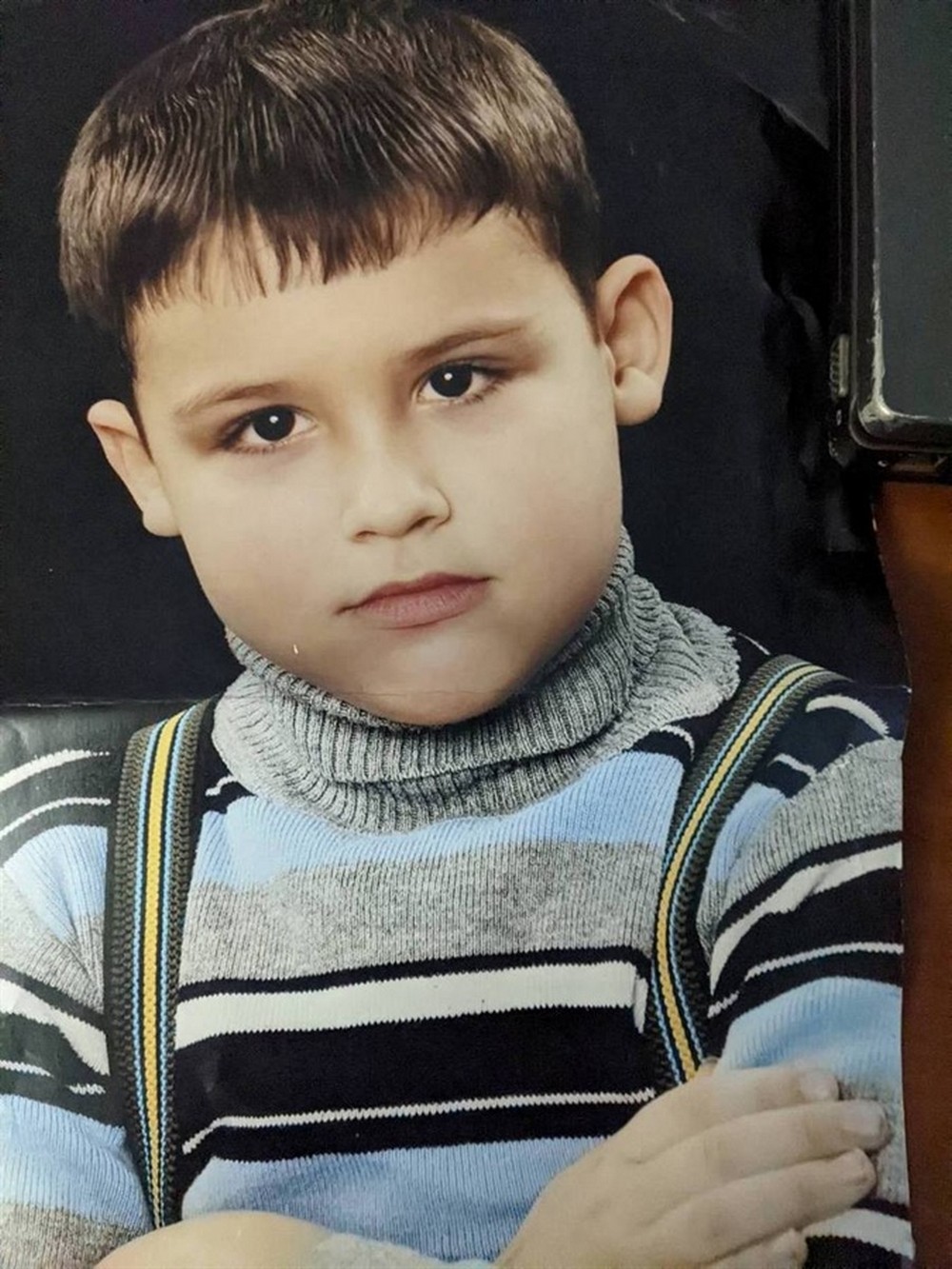 «Зателефонували з підвалу: «Кольки немає». «Я не зрозуміла, як це немає?» - 15-річний Микола ніс молоко літнім людям, коли поруч розірвався снаряд – історії вбитих дітей України