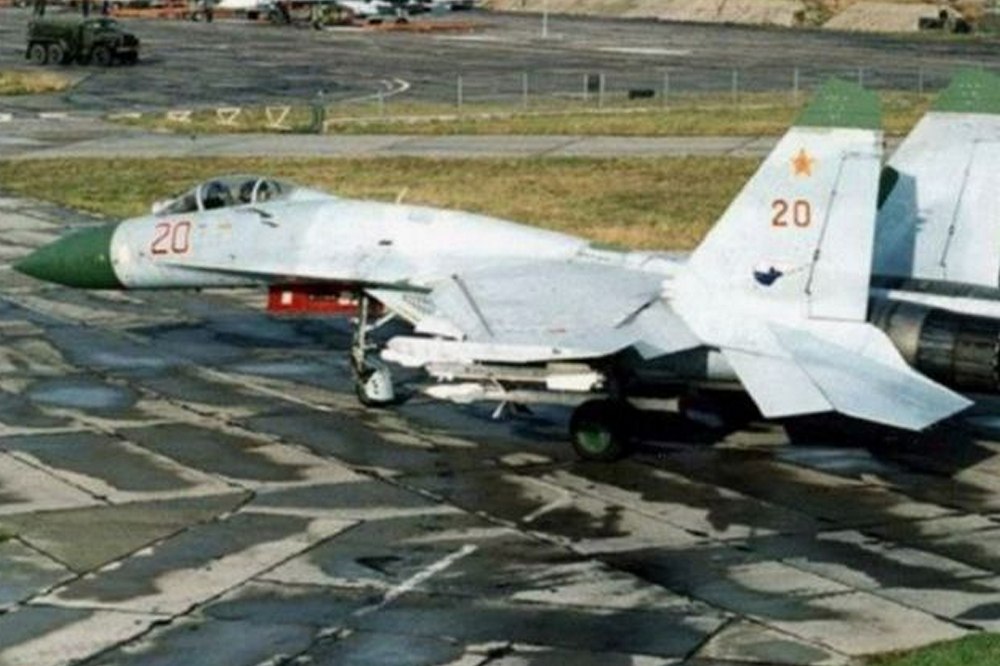 СБУ уразила два літаки Су-27 на російському аеродромі Бельбек 1 СБУ уразила два літаки Су-27 на російському аеродромі Бельбек