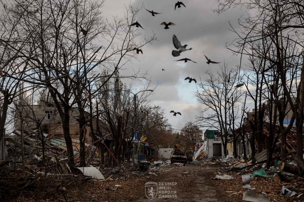 Костянтинівка майже знищена, але близько 5 тисяч мешканців ще намагаються триматися – як виглядає і «живе» прифронтове місто (фото)