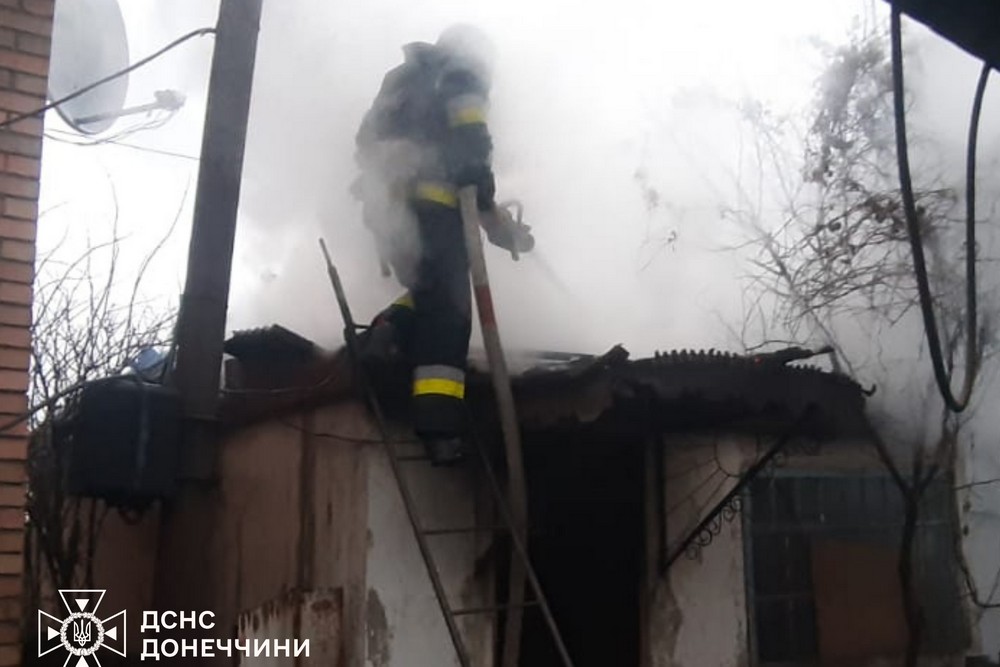 Одну людину вбито і 11 поранено, у тому числі дитину – наслідки обстрілів Донеччини (фото) Одну людину вбито і 11 поранено, у тому числі дитину – наслідки обстрілів Донеччини (фото)