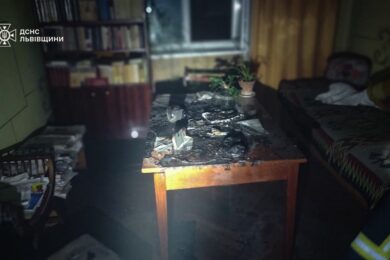 Через запалену свічку пенсіонерка отримала опіки рук та ніг: подробиці пожежі у Львові від ДСНС