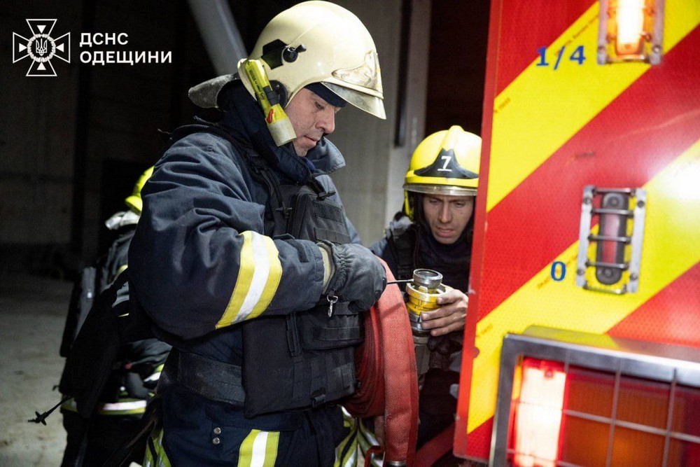 Фото наслідків атаки на Одещину від ДСНС Фото наслідків атаки на Одещину від ДСНС