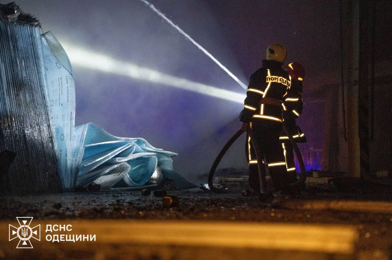 Фото наслідків атаки на Одещину від ДСНС Фото наслідків атаки на Одещину від ДСНС