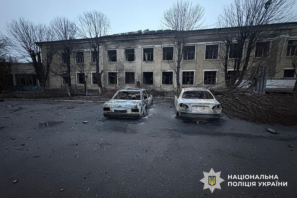 Троє вбитих, семеро поранених, пошкоджені будинки, транспорт – наслідки обстрілів Донеччини Троє вбитих, семеро поранених, пошкоджені будинки, транспорт – наслідки обстрілів Донеччини