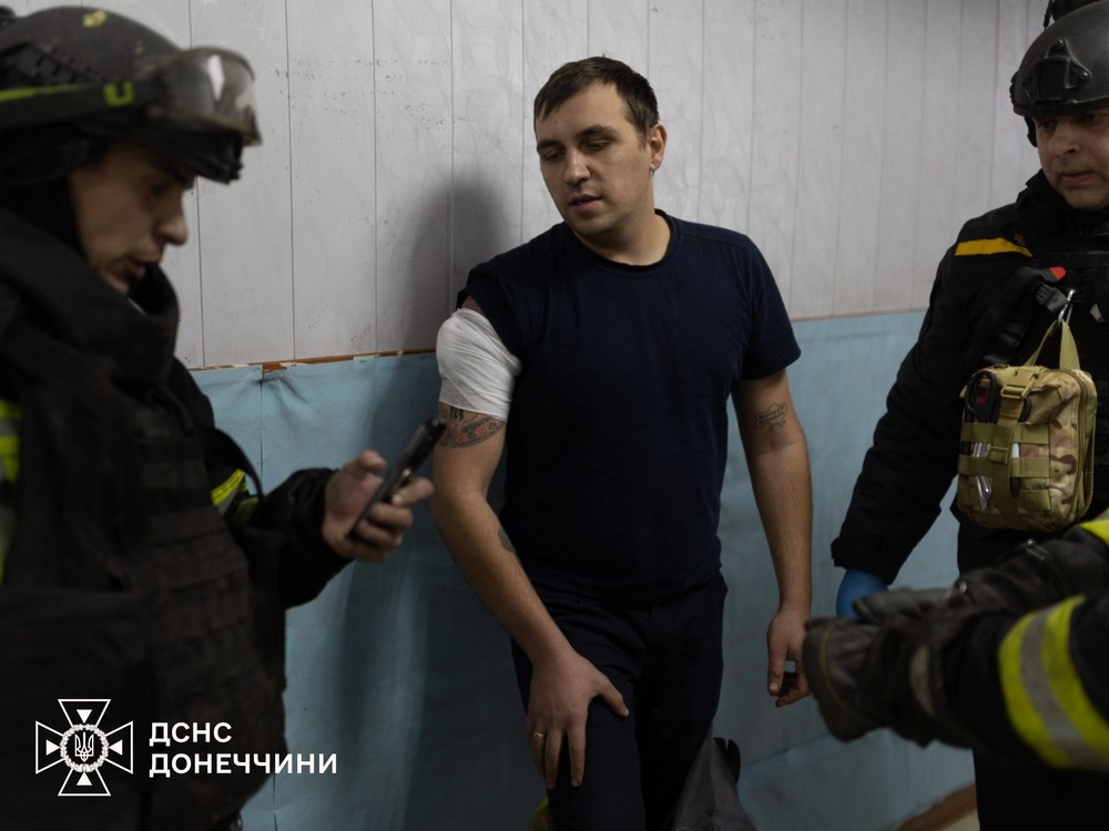 Через влучання в автоцистерну поранено 4 рятувальників у Дружківці: ворог атакував FPV-дроном