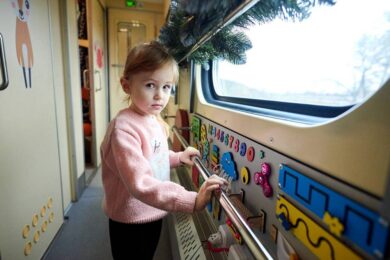 Укрзалізниця додала дитячі вагони на маршрути до Карпат (фото)