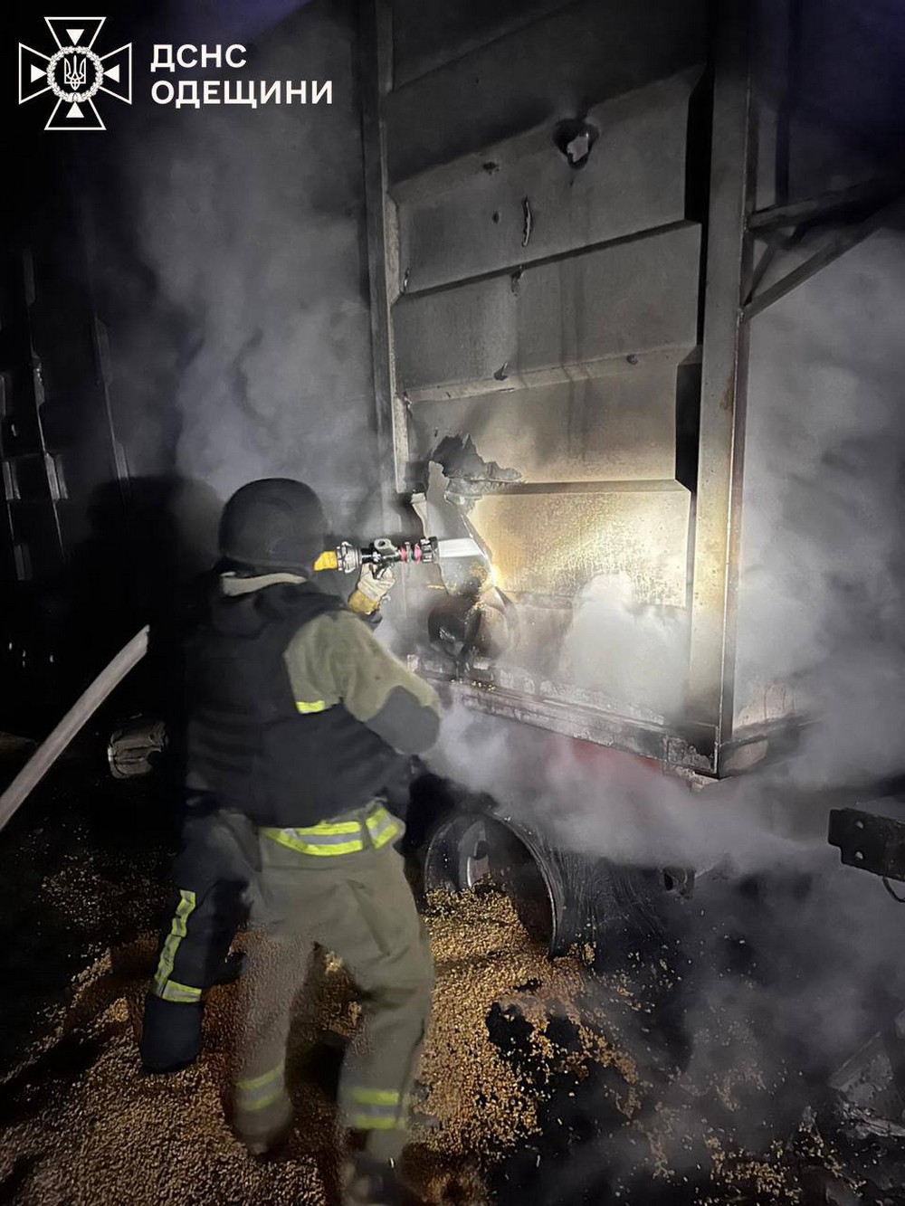 Хліб зі смаком крові: ворог вбив водіїв зерновозів, всього загиблих вже 8 ще 27 поранено – подробиці про удар по Одещині (фото, відео)